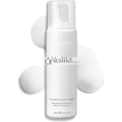   Medik8 Klärender Schaum Exfolierender AHA/BHA Gesichtsreiniger, reinigend, dekongestivierend, gegen Unreinheiten, hydratisiert, glättet zu Unreinheiten neigende Haut