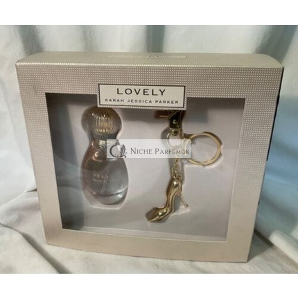 Sarah Jessica Parker Lovely Eau De Parfum ajándékcsomag kulcstartóval, 30ml